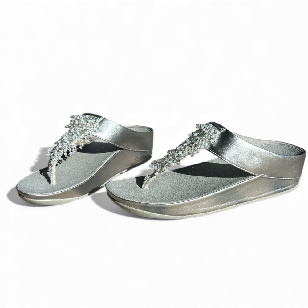 Fitflop Women’s Metallic Silver Rumba Beaded Embellished Toe Post Sandal. Size 9